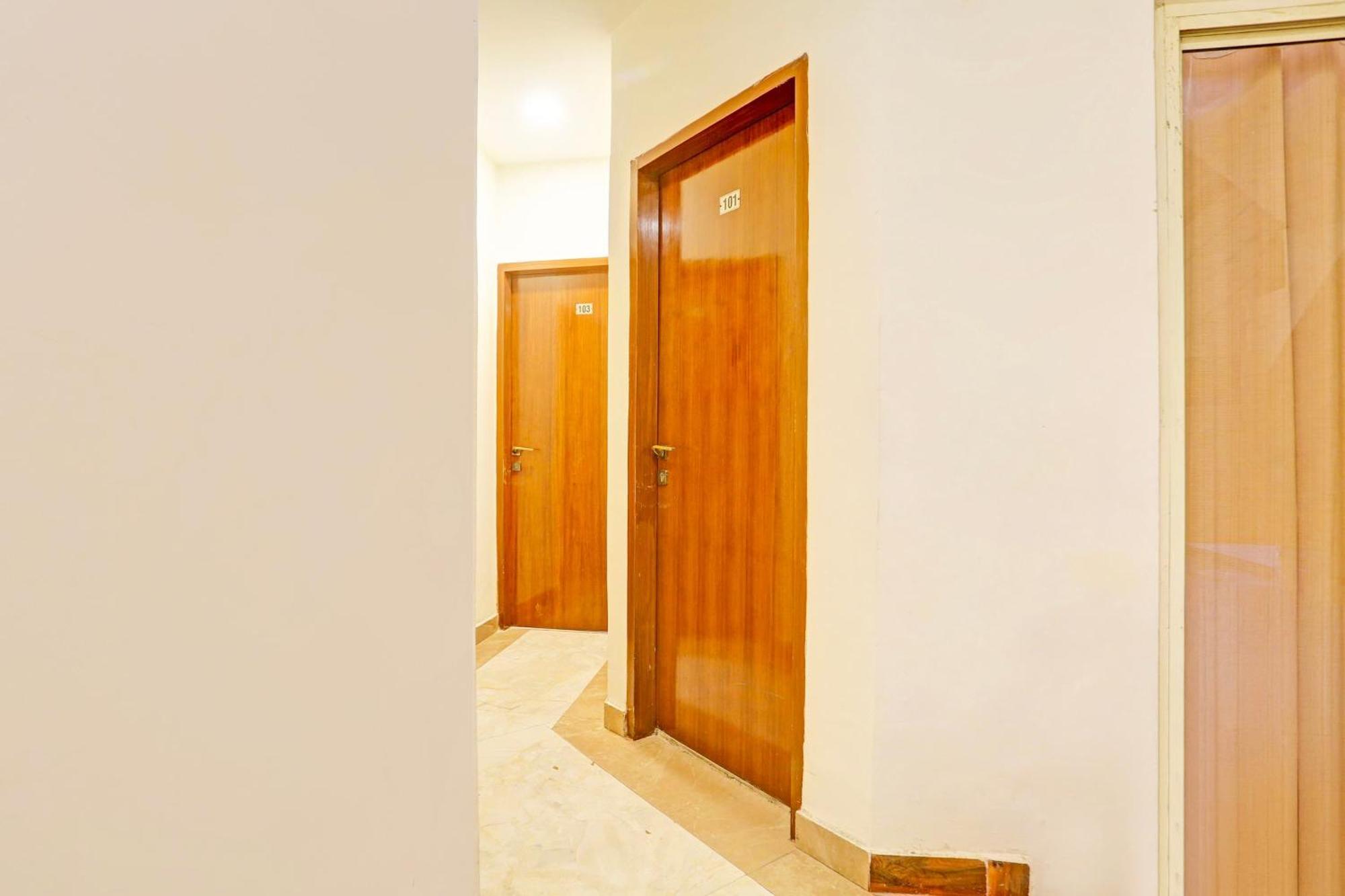 Super Hotel O Sector 45 Formerly Manyavar Chandīgarh Екстериор снимка