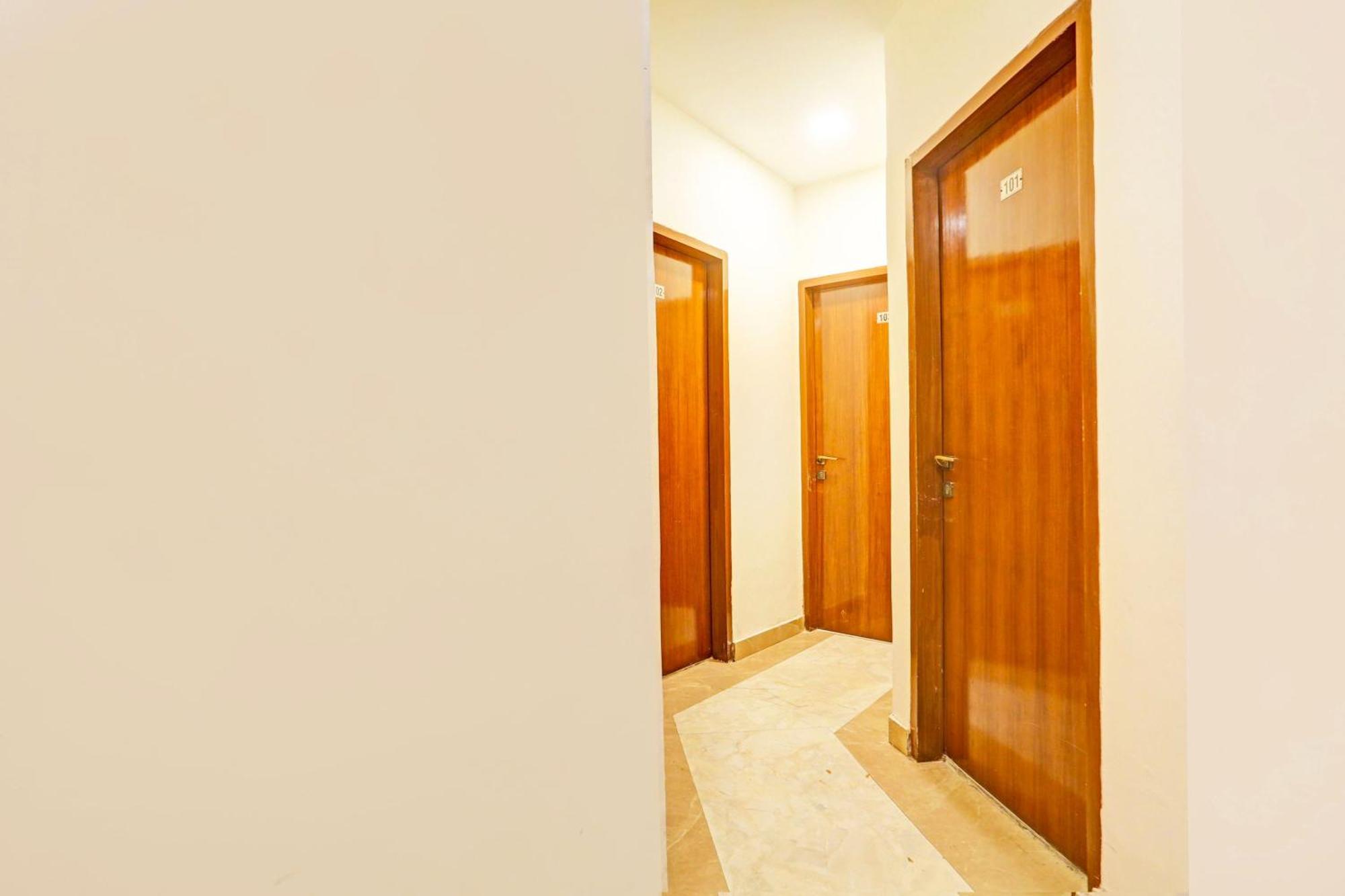 Super Hotel O Sector 45 Formerly Manyavar Chandīgarh Екстериор снимка