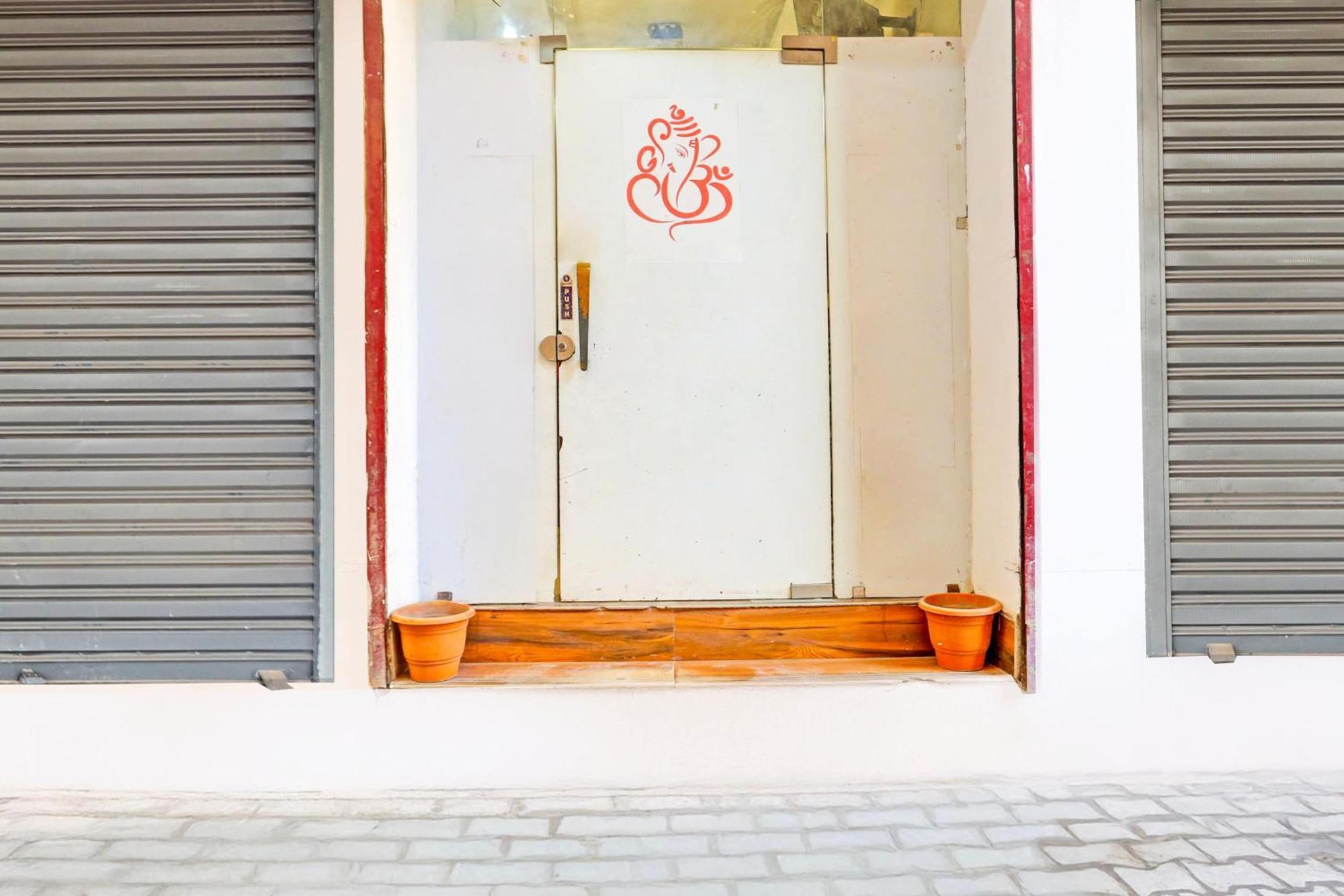 Super Hotel O Sector 45 Formerly Manyavar Chandīgarh Екстериор снимка